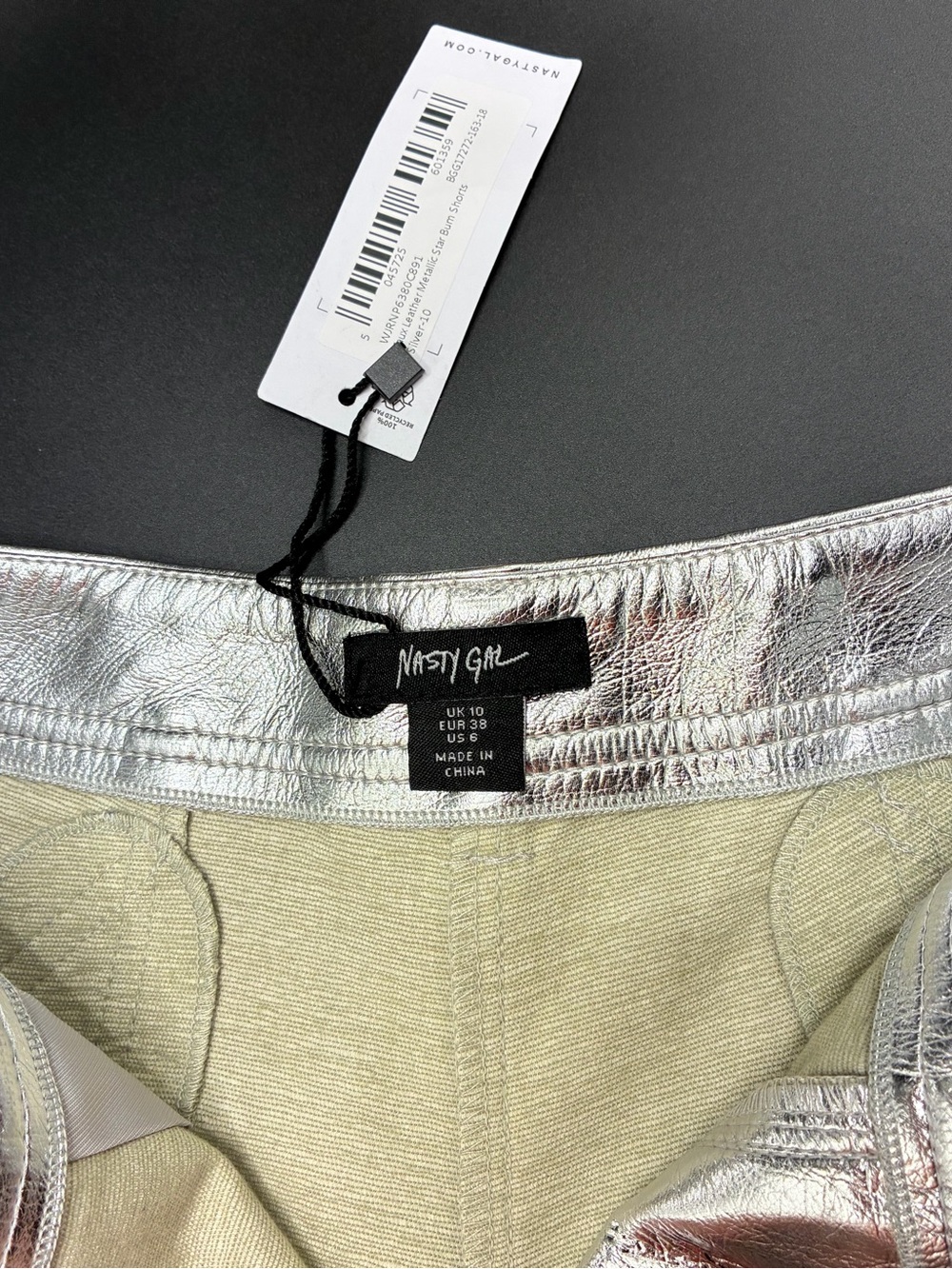 Nasty Gal Silver Metallic Star Appliqué High-Waist Booty Shorts Size US 6 UK 10 - Picture 5 of 6